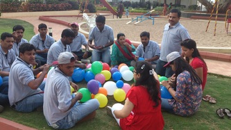 Ballooniture Team Building